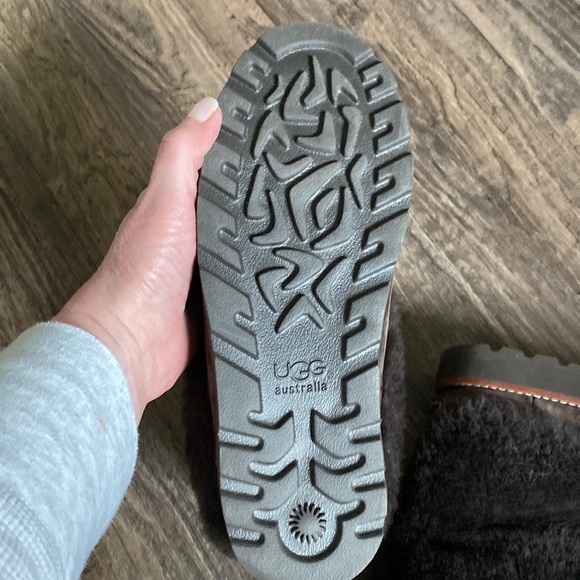 UGG Chocolate Suede Shearling Women Boots Size US 6 - Picture 9 of 9